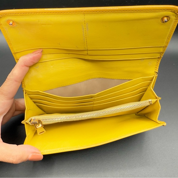 Prada Limited Edition SAFFIANO VERNIC ANANAS Wallet - Picture 9 of 12